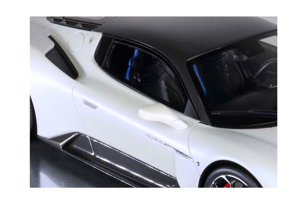 MASERATI MC20 BIANCO AUDACE/CARBON ROOF / МАЗЕРАТИ МС20 АУДАКЕ КАРБОН РООФ 1:18 БЕЛЫЙ — фото 6