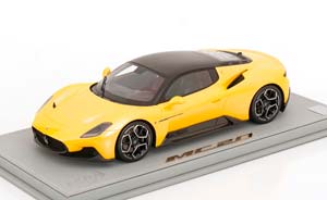 MASERATI MC20 COUPE 2020 YELLOW BLACK WITH SHOWCASE SPECIAL EDITION OF MASERATI / МАЗЕРАТИ MC20 КУПЕ ЖЕЛТЫЙ ЧЕРНЫЙ БОКС СПЕЦИАЛЬНАЯ