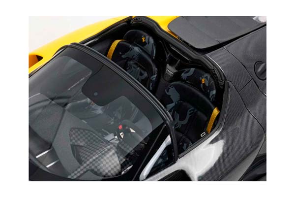 FERRARI SP3 DAYTONA 599+1 SPIDER - OPEN ROOF GIALLO MODENA AND CARBON FIBER / ФЕРРАРИ СП3 ДАЙТОНА 599+1 СПАЙДЕР 1:18 ЖЕЛТЫЙ — фото 4