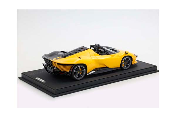 FERRARI SP3 DAYTONA 599+1 SPIDER - OPEN ROOF GIALLO MODENA AND CARBON FIBER / ФЕРРАРИ СП3 ДАЙТОНА 599+1 СПАЙДЕР 1:18 ЖЕЛТЫЙ — фото 2
