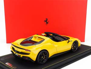 FERRARI 296 GTS SPIDER (2022) - CON VETRINA - WITH SHOWCASE, GIALLO MODENA - YELLOW — фото 2