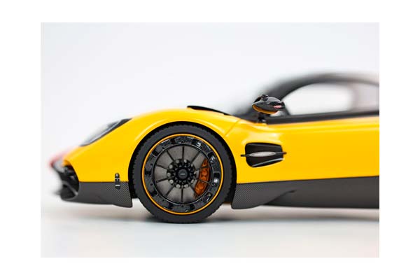 PAGANI UTOPIA GIALLO GINEVRA / ПАГАНИ УТОПИЯ 1:18 ЖЕЛТЫЙ — фото 8