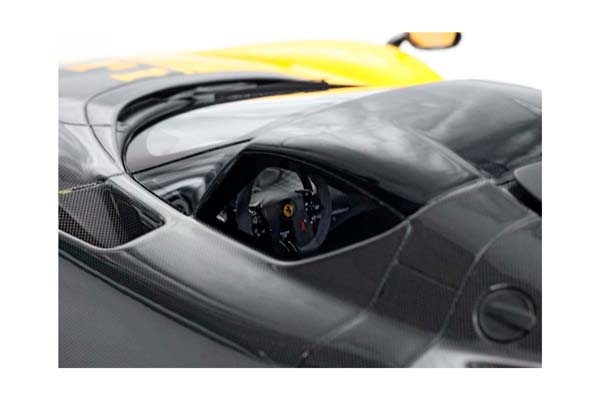 FERRARI SP3 DAYTONA 599+1 CLOSED ROOF GIALLO MODENA AND CARBON FIBER / ФЕРРАРИ СП3 ДАЙТОНА 599+1 ЗАКРЫТАЯ КРЫША КАРБОН ФИБЕР 1:18 ЖЕЛТЫЙ — фото 5