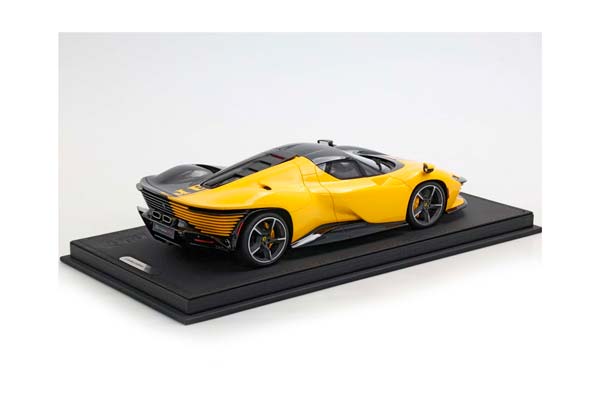 FERRARI SP3 DAYTONA 599+1 CLOSED ROOF GIALLO MODENA AND CARBON FIBER / ФЕРРАРИ СП3 ДАЙТОНА 599+1 ЗАКРЫТАЯ КРЫША КАРБОН ФИБЕР 1:18 ЖЕЛТЫЙ — фото 2