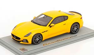 MASERATI GRANTURISMO TROFEO COUPE 2023 YELLOW WITH SHOWCASE SPECIAL EDITION OF MASERATI / МАЗЕРАТИ ГРАНТУРИСМО ТРОФЕО КУПЕ ЖЕЛТЫЙ БОКС СПЕЦИАЛЬНАЯ