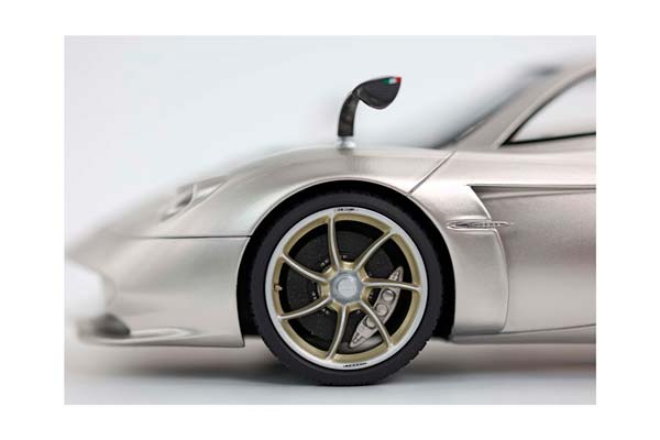 PAGANI HUAYRA CODALUNGA PORSCHE GOLD BRONZE METALLIC / ПАГАНИ ХУАЙРА КОДАЛУНГА ПОРШЕ МЕТАЛЛИК 1:18 БРОНЗОВЫЙ — фото 8