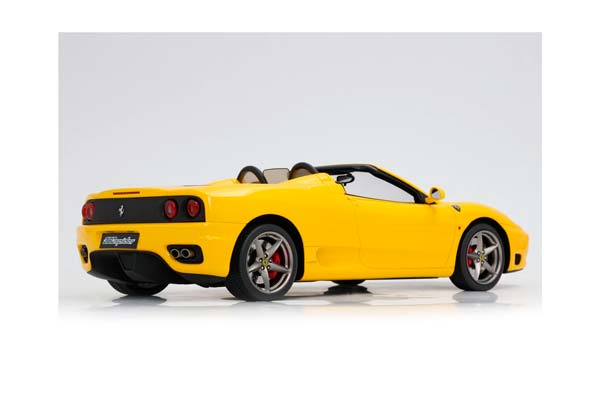 FERRARI 360 MODENA SPIDER AUTOMATIC GEAR GIALLO MODENA - BLACK - ITALIAN STRIPE - CHALLENGE BACK GRID / ФЕРРАРИ 360 СПАЙДЕР АВТОМАТ 1:18 ЖЕЛТЫЙ — фото 4