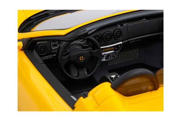 FERRARI 360 MODENA SPIDER AUTOMATIC GEAR GIALLO MODENA - BLACK - ITALIAN STRIPE - CHALLENGE BACK GRID / ФЕРРАРИ 360 СПАЙДЕР АВТОМАТ 1:18 ЖЕЛТЫЙ — фото 6