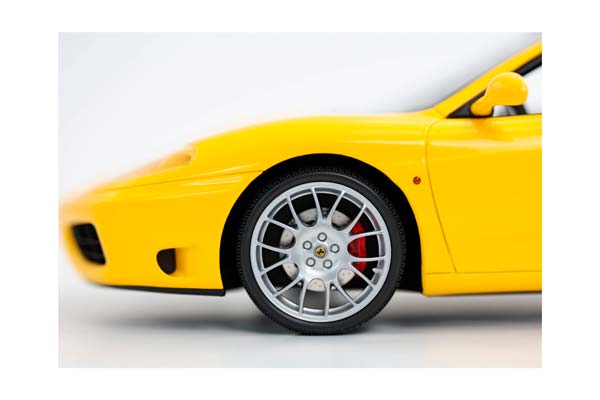 FERRARI 360 MODENA SPIDER AUTOMATIC GEAR GIALLO MODENA - BLACK DAYTONA SEATS - ITALIAN STRIPE - CHALLENGE BACK GRID / ФЕРРАРИ 360 СПАЙДЕР АВТОМАТ 1:18 ЖЕЛТЫЙ — фото 3