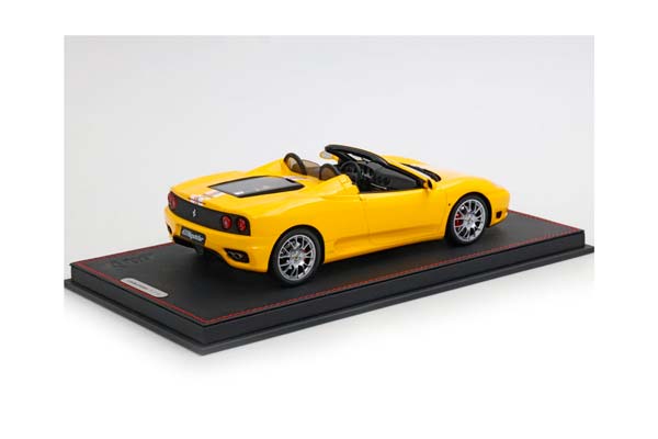 FERRARI 360 MODENA SPIDER AUTOMATIC GEAR GIALLO MODENA - BLACK DAYTONA SEATS - ITALIAN STRIPE - CHALLENGE BACK GRID / ФЕРРАРИ 360 СПАЙДЕР АВТОМАТ 1:18 ЖЕЛТЫЙ — фото 2