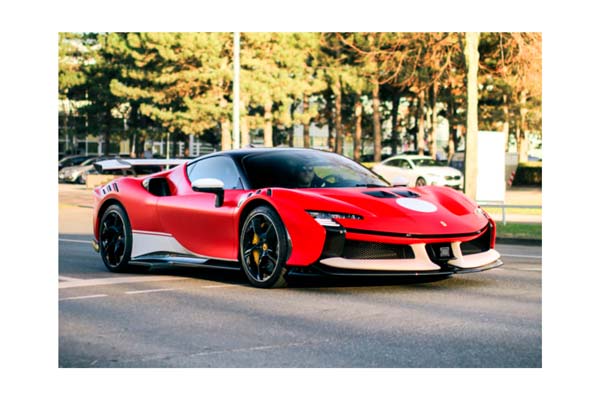 FERRARI SF90 XX STRADALE ROSSO CORSA WITH WHITE LIVERY / ФЕРРАРИ СФ90 КСКС СТРАДАЛЕ ЛИВЕРИ 1:18 КРАСНЫЙ