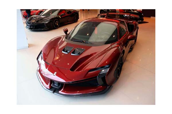 FERRARI SF90 XX STRADALE ROSSO RUBINO / ФЕРРАРИ СФ90 КСКС СТРАДАЛЕ 1:18 БОРДОВЫЙ