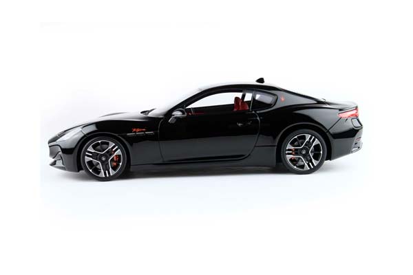 MASERATI GRANTURISMO FOLGORE 2023 NERO ASSOLUTO / МАЗЕРАТИ ГРАНТУРИСМО ФОЛЬГОРЕ 2023 АССОЛУТО 1:18 ЧЕРНЫЙ — фото 5