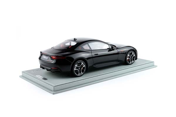 MASERATI GRANTURISMO FOLGORE 2023 NERO ASSOLUTO / МАЗЕРАТИ ГРАНТУРИСМО ФОЛЬГОРЕ 2023 АССОЛУТО 1:18 ЧЕРНЫЙ — фото 2