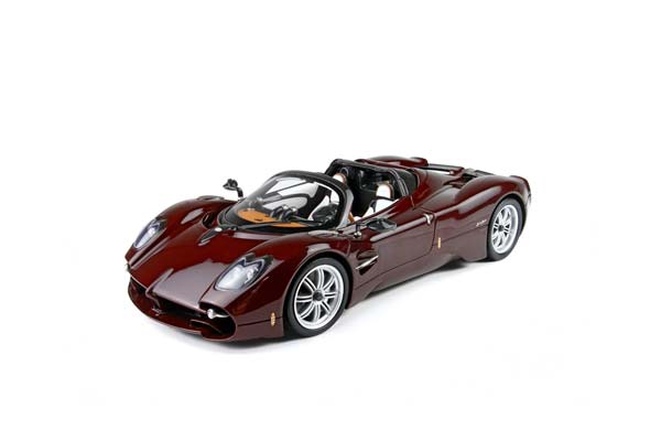 PAGANI UTOPIA ROADSTER HABANERO PEBBLE BEACH LAUNCH CAR FULL CARBON RED / ПАГАНИ УТОПИЯ РОДСТЕР ХАБАНЕРО ПЕББЛЕ БЕАКХ ЛАУНКХ КАР ФУЛЛ КАРБОН 1:18 КРАСНЫЙ — фото 3