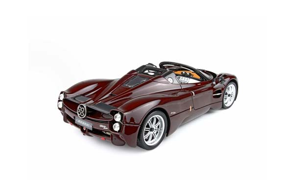 PAGANI UTOPIA ROADSTER HABANERO PEBBLE BEACH LAUNCH CAR FULL CARBON RED / ПАГАНИ УТОПИЯ РОДСТЕР ХАБАНЕРО ПЕББЛЕ БЕАКХ ЛАУНКХ КАР ФУЛЛ КАРБОН 1:18 КРАСНЫЙ — фото 5