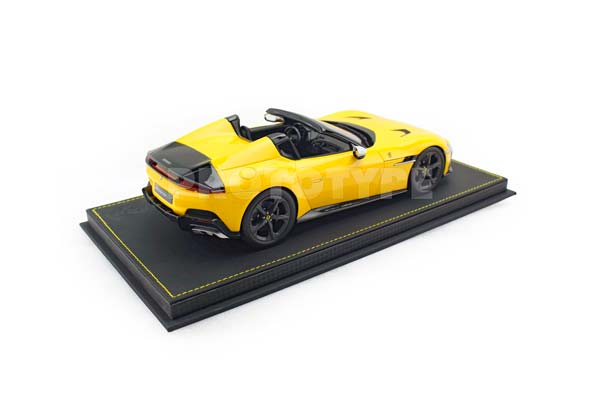 FERRARI 12CILINDRI SPIDER GIALLO MODENA / ФЕРРАРИ 12КИЛИНДРИ СПАЙДЕР 1:18 ЖЕЛТЫЙ — фото 2
