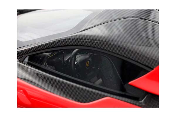 FERRARI F80 CARBON OPTIONAL ROSSO CORSA - BICOLOR WHEELS SILVER AND CARBON / ФЕРРАРИ Ф80 КАРБОН ОПТИОНАЛ 1:18 КРАСНЫЙ — фото 4