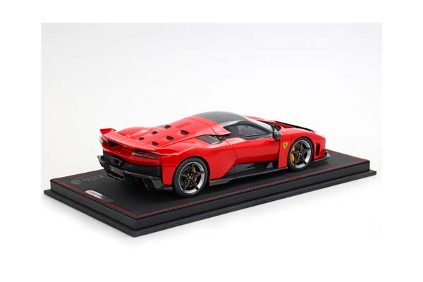 FERRARI F80 CARBON OPTIONAL ROSSO CORSA - BICOLOR WHEELS SILVER AND CARBON / ФЕРРАРИ Ф80 КАРБОН ОПТИОНАЛ 1:18 КРАСНЫЙ — фото 2