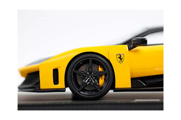 FERRARI F80 GIALLO MODENA - CARBON WHEELS / ФЕРРАРИ Ф80 1:18 ЖЕЛТЫЙ — фото 4