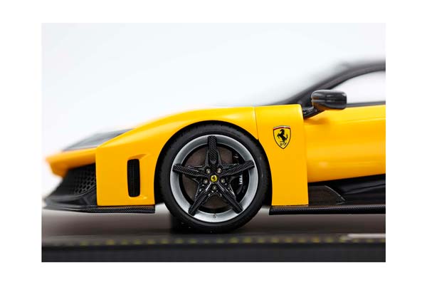 FERRARI F80 GIALLO TRISTRATO BLACK BRAKE - CARBON ROOF AND WING / ФЕРРАРИ Ф80 ТРИСТРАТО БРАКЕ 1:18 ЖЕЛТЫЙ — фото 5