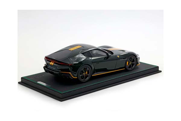 FERRARI 12CILINDRI PANORAMIC ROOF VERDE BRITISH WITH YELLOW STRIPES / ФЕРРАРИ 12КИЛИНДРИ ПАНОРАМНАЯ КРЫША БРИТАНСКИЙ ПОЛОСЫ 1:18 ЖЕЛТЫЙ — фото 3