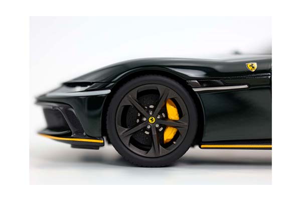 FERRARI 12CILINDRI PANORAMIC ROOF VERDE BRITISH WITH YELLOW STRIPES / ФЕРРАРИ 12КИЛИНДРИ ПАНОРАМНАЯ КРЫША БРИТАНСКИЙ ПОЛОСЫ 1:18 ЖЕЛТЫЙ — фото 8