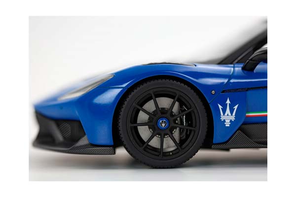 MASERATI GT2 STRADALE BLU INFINITO WITH ITALIAN STRIPE / МАЗЕРАТИ ГТ2 СТРАДАЛЕ ИНФИНИТО ИТАЛИАН ПОЛОСА 1:18 СИНИЙ — фото 7