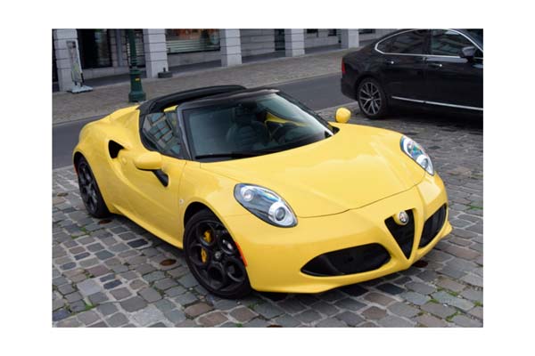 ALFA ROMEO 4C SPIDER GIALLO PROTOTIPO / АЛЬФА РОМЕО 4К СПАЙДЕР ПРОТОТИПО 1:18 ЖЕЛТЫЙ