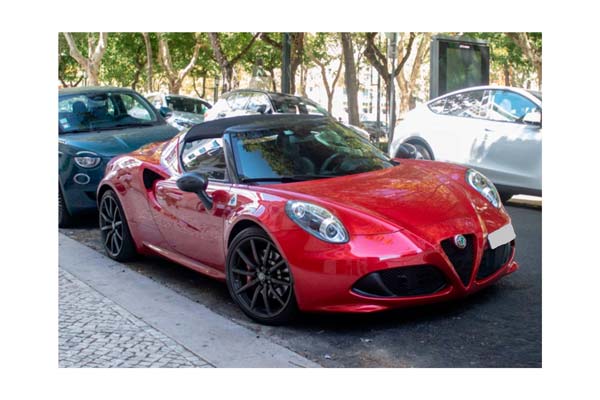 ALFA ROMEO 4C SPIDER ROSSO COMPETIZIONE / АЛЬФА РОМЕО 4К СПАЙДЕР КОМПЕТИЦИОНЕ 1:18 КРАСНЫЙ