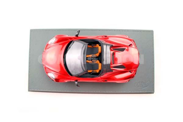ALFA ROMEO 4C SPIDER 33 STRADALE TRIBUTE (ROSSO VILLA D’ESTE) / АЛЬФА РОМЕО 4К СПАЙДЕР 33 СТРАДАЛЕ ТРИБУТЕ ВИЛЛА Д ЕСТЕ 1:18 КРАСНЫЙ — фото 3