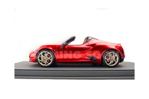 ALFA ROMEO 4C SPIDER 33 STRADALE TRIBUTE (ROSSO VILLA D’ESTE) / АЛЬФА РОМЕО 4К СПАЙДЕР 33 СТРАДАЛЕ ТРИБУТЕ ВИЛЛА Д ЕСТЕ 1:18 КРАСНЫЙ — фото 4