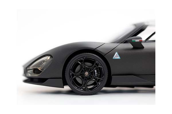 ALFA ROMEO 33 STRADALE MATT CARBON AND RED BASE / АЛЬФА РОМЕО 33 СТРАДАЛЕ МАТТ КАРБОН БАЗА 1:18 КРАСНЫЙ — фото 8