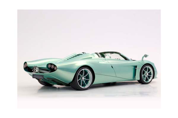 PAGANI HUAYRA CODALUNGA SPEEDSTER VERDE SPEEDSTER / ПАГАНИ ХУАЙРА КОДАЛУНГА СПЕЕДСТЕР СПЕЕДСТЕР 1:18 ЗЕЛЕНЫЙ — фото 8