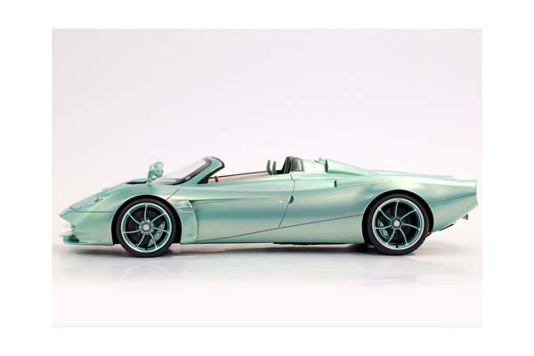 PAGANI HUAYRA CODALUNGA SPEEDSTER VERDE SPEEDSTER / ПАГАНИ ХУАЙРА КОДАЛУНГА СПЕЕДСТЕР СПЕЕДСТЕР 1:18 ЗЕЛЕНЫЙ — фото 9