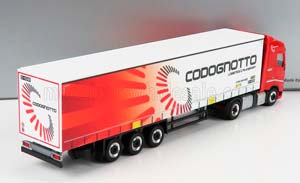 VOLVO FH4 500 TRUCK TELONATO CODOGNOTTO TRANSPORTS 2020, RED WHITE (ДЛИНА МОДЕЛИ 19 СМ) — фото 2