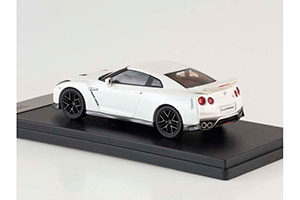 NISSAN GT-R METALLIC-WHITE — фото 4