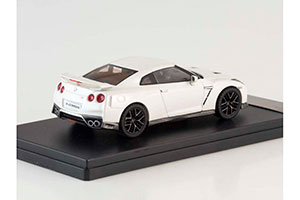 NISSAN GT-R METALLIC-WHITE — фото 2