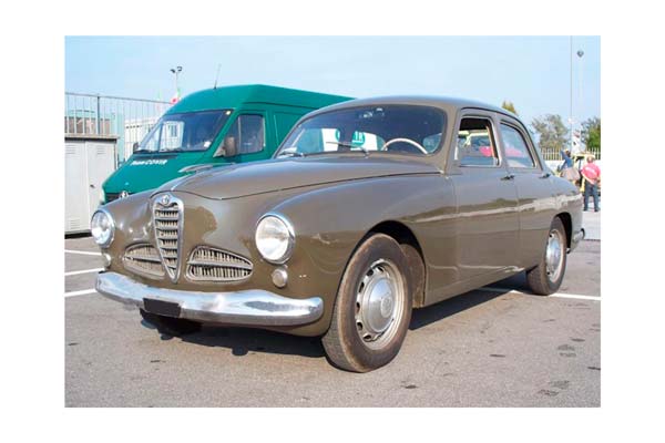 ALFA ROMEO 1900 BY RGM DESIGN VERDE OLIVA / АЛЬФА РОМЕО 1900 РГМ ДЕСИГН ОЛИВА 1:18 ЗЕЛЕНЫЙ