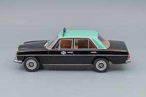 MERCEDES-BENZ 200D W115 LISBOA TAXI 1968, BLACK GREEN — фото 3