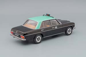 MERCEDES-BENZ 200D W115 LISBOA TAXI 1968, BLACK GREEN — фото 2