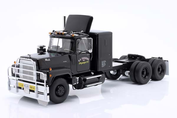 MACK RL 700L RUBBER DUCK 1974 BLACK