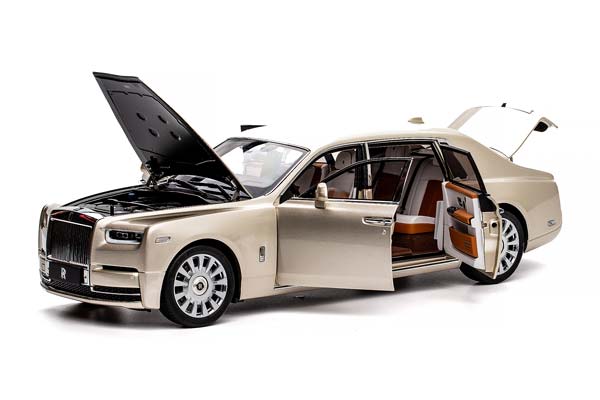 ROLLS-ROYCE PHANTOM VIII 2026 GOLDEN / РОЛЛС-РОЙС ФАНТОМ 8 ЗОЛОТИСТЫЙ (ЛИМИТ 172/200) — фото 3