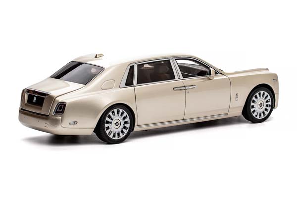 ROLLS-ROYCE PHANTOM VIII 2026 GOLDEN / РОЛЛС-РОЙС ФАНТОМ 8 ЗОЛОТИСТЫЙ (ЛИМИТ 172/200) — фото 2