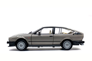 ALFA ROMEO GTV 6 1984 SILVER CREME METALLIC — фото 9