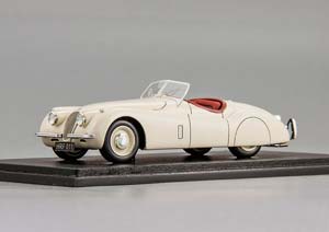 JAGUAR XK 120 ROADSTER 1950 WHITE RED INTERIOR / JAGUAR XK 120 РОДСТЕР 1950 БЕЛЫЙ КРАСНЫЙ ИНТЕРЬЕР — фото 3