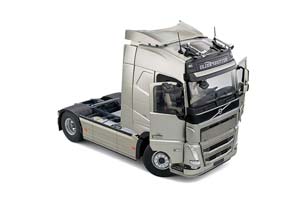 VOLVO FH16 GLOBETROTTER XL 2022 LIGHT GREY METALLIC / ВОЛЬВО ФХ16 СЕРЕБРИСТЫЙ — фото 9