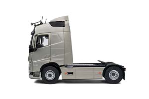 VOLVO FH16 GLOBETROTTER XL 2022 LIGHT GREY METALLIC / ВОЛЬВО ФХ16 СЕРЕБРИСТЫЙ — фото 2