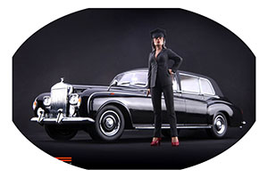 ФИГУРКА КОЛЛЕКЦИОННАЯ GIRL DRIVER РУЧНАЯ РАБОТА В МАСШТАБЕ 1:18 ДЕВУШКА-ВОДИТЕЛЬ