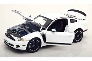 FORD MUSTANG BOSS 302 2013 WHITE BLACK — фото 3